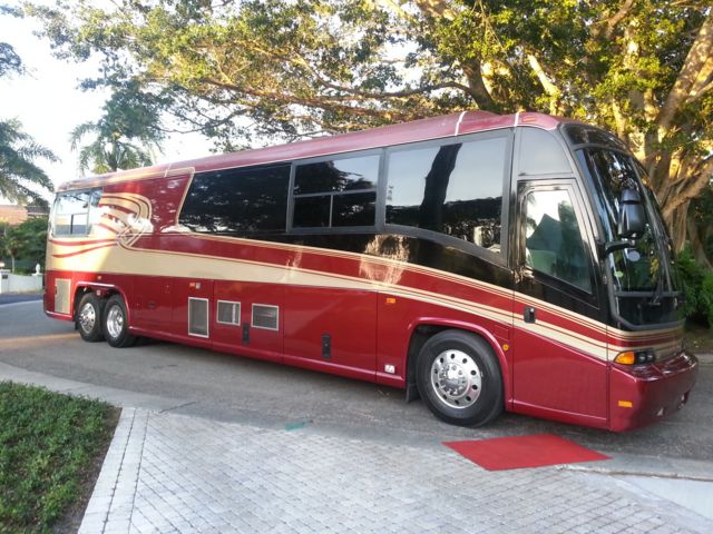 Hollywood Coach Bus 